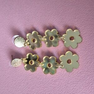 Flower drop earrings